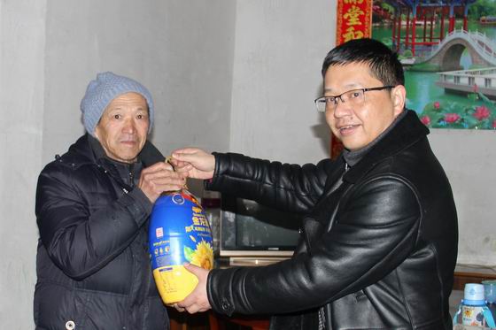 集团公司党委开展“百千万”春节慰问活动3.jpg
